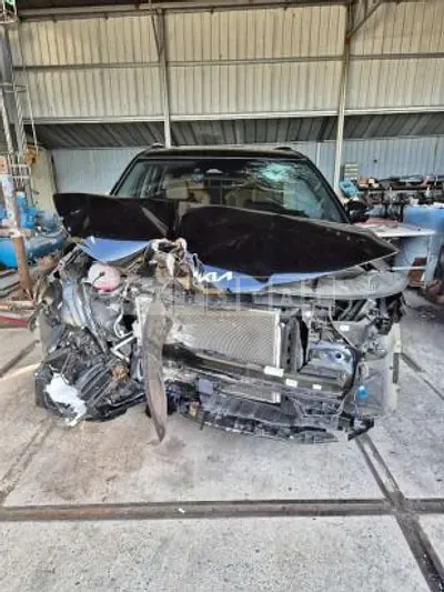 Photo 1 of 14: 2023 Kia Carnival — Korean insurance auction