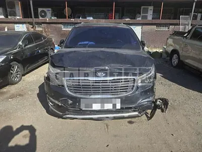 Photo 1 of 5: 2015 Kia Carnivals — Korean insurance auction