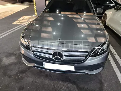Photo 1 of 31: 2017 Mercedes-Benz E200, VIN WDDZF4CBXHA265028 — Korean insurance auction