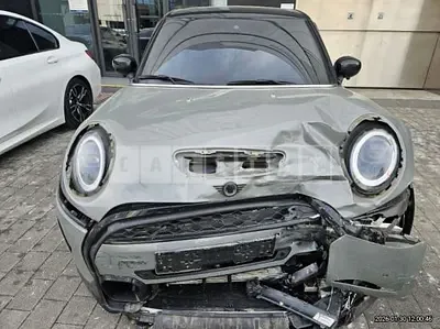 2022 BMW MINI Cooper S five-door