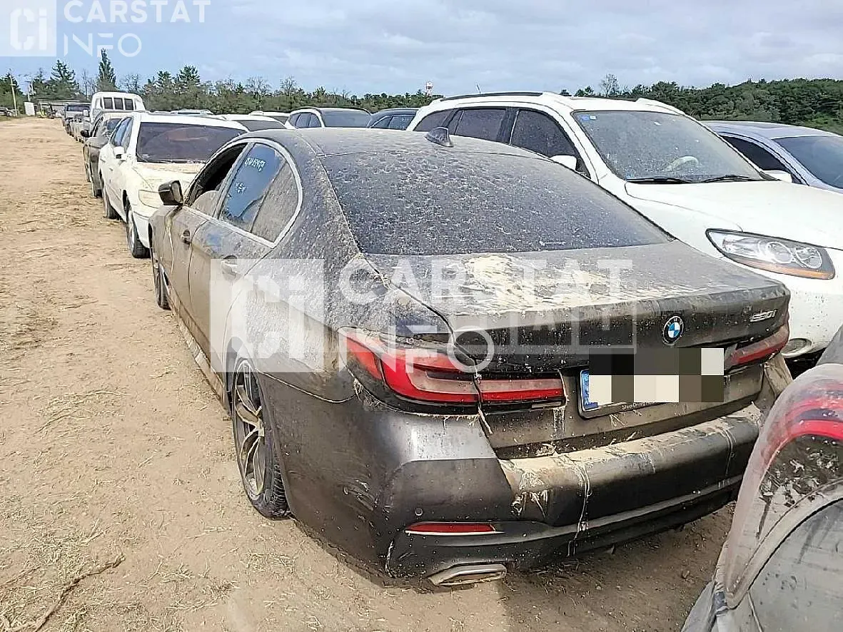 Photo 2 of 9: 2021 BMW Calm 520i — Korean insurance auction