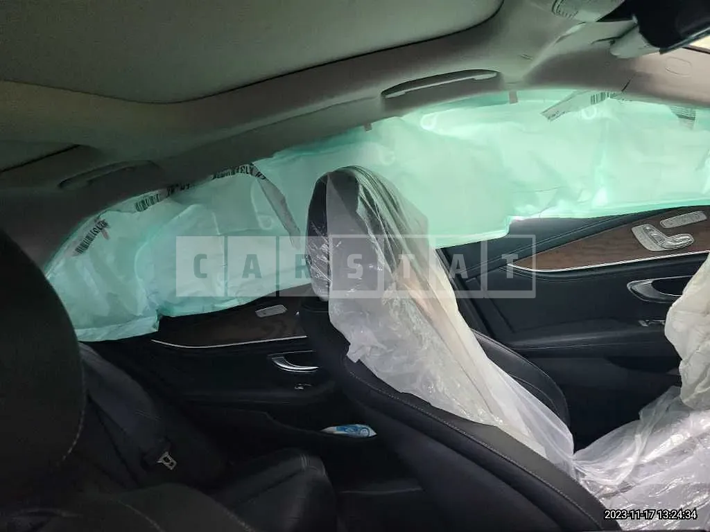 Photo 2 of 12: 2019 Mercedes-Benz E 300 4Matic, VIN WDDZF4KB5KA675678 — Korean insurance auction