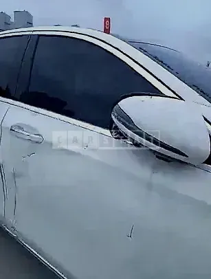 Photo 2 of 9: 2019 Mercedes-Benz E 300 4Matic, VIN WDDZF4KB3KA602969 — Korean insurance auction