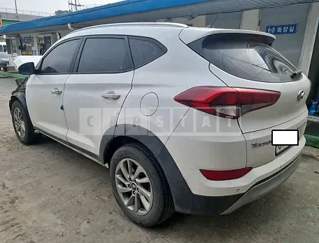 Photo 2 of 7: 2017 Hyundai Tucson, VIN KMHJ3815GHU246400 — Korean insurance auction