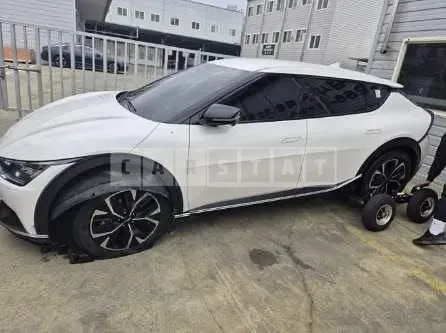 Photo 2 of 7: 2021 Kia EV6, VIN KNAC281AFNA015183 — Korean insurance auction