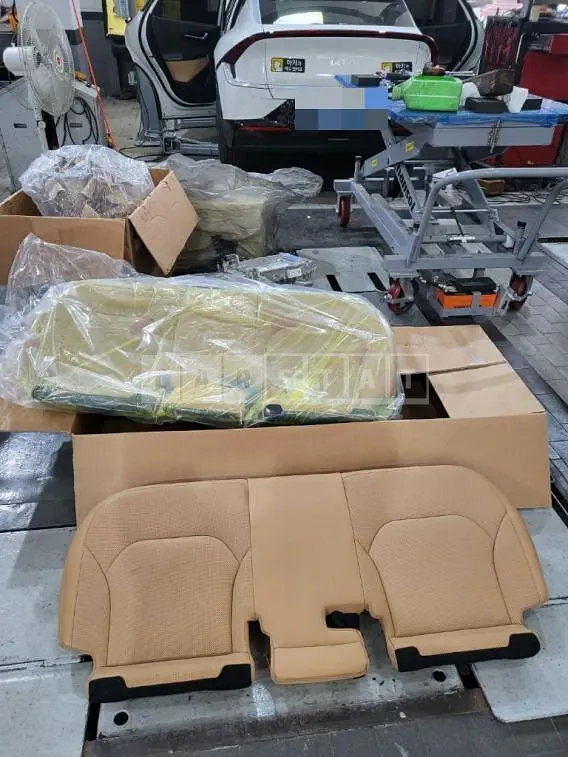 Photo 2 of 5: 2022 Kia (parts) EV6 Long Range Earth Speed Reducer, Seat — Korean insurance auction