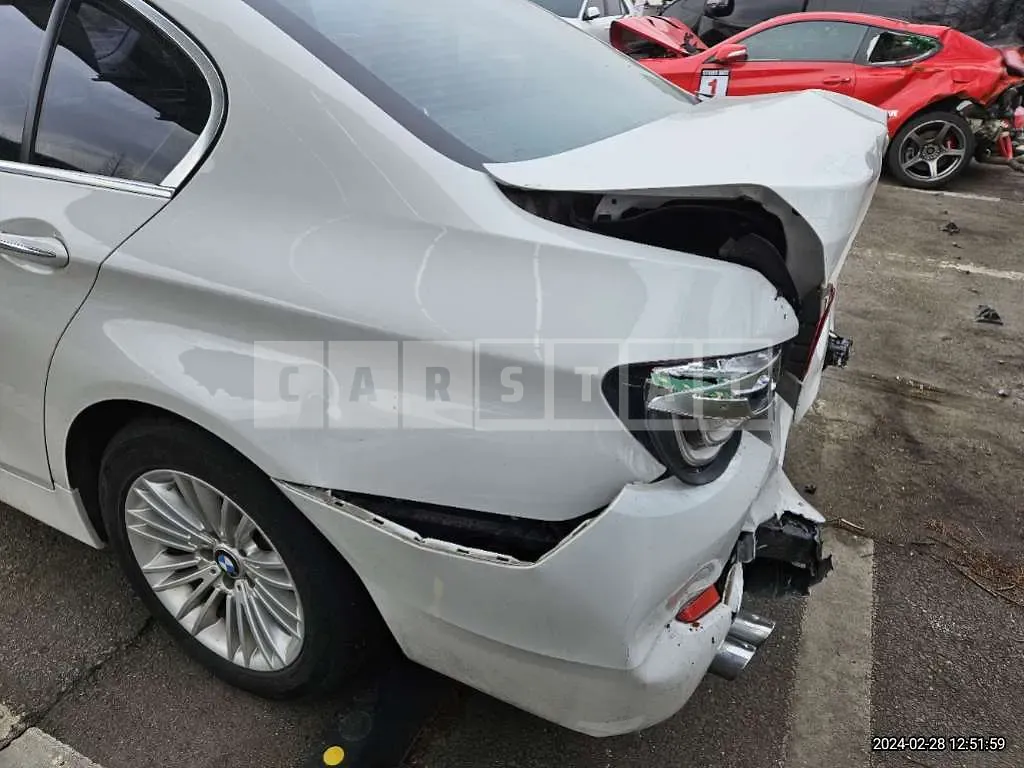 Photo 2 of 10: 2015 BMW 520d, VIN WBA5E5108FG061421 — Korean insurance auction