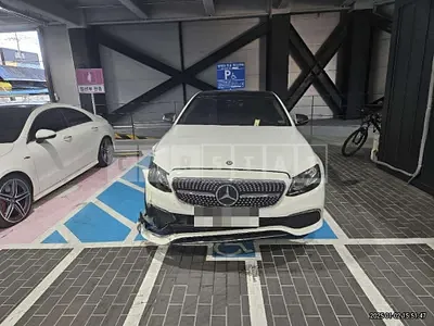 Photo 1 of 53: 2017 Mercedes-Benz E300 4Matic — Korean insurance auction