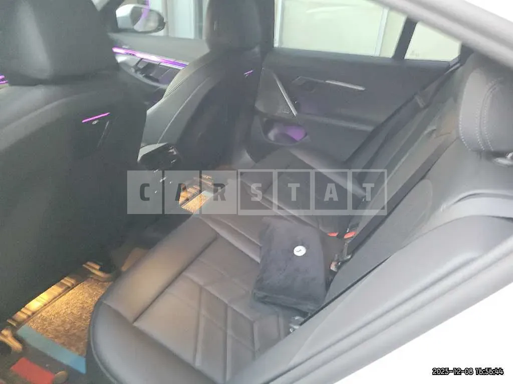 Photo 2 of 13: 2025 BMW 520i — Korean insurance auction