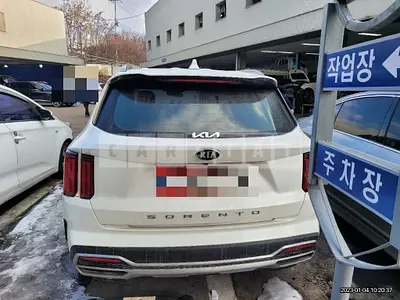 Photo 1 of 32: 2020 Kia Sorento 2.2, VIN KNARF81BGMA008445 — Korean insurance auction