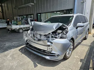 Photo 1 of 14: 2023 Toyota Sienna Hybrid 2WD — Korean insurance auction