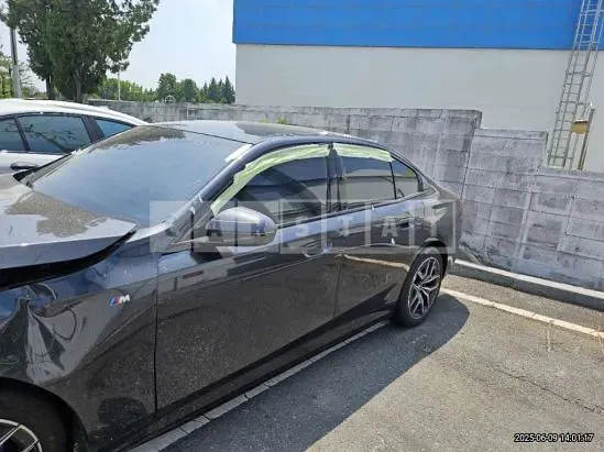 Photo 2 of 25: 2025 BMW i5 eDrive40 — Korean insurance auction