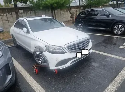 Photo 1 of 13: 2019 Mercedes-Benz C220d 4Matic, VIN WDDWF1FB3KR436952 — Korean insurance auction