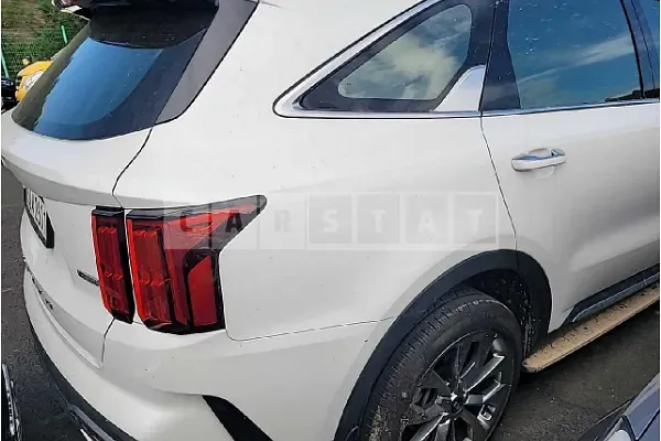 Photo 2 of 16: 2021 Kia Sorento, VIN KNARF81FGMA070590 — Korean insurance auction