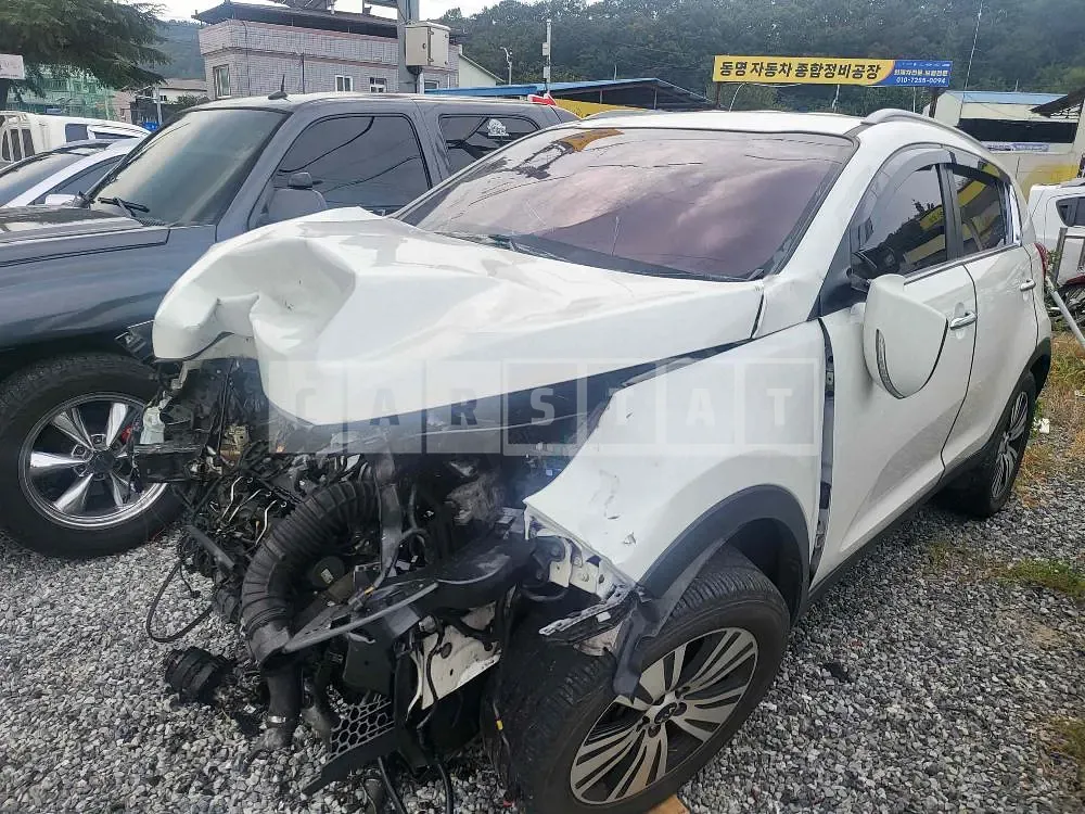 Photo 2 of 10: 2015 Kia Sportage, VIN KNAPE813BFK740292 — Korean insurance auction