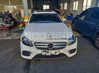 Photo 1 of 28: 2019 Mercedes-Benz E 300, VIN WDDZF4JB2KA546685 — Korean insurance auction