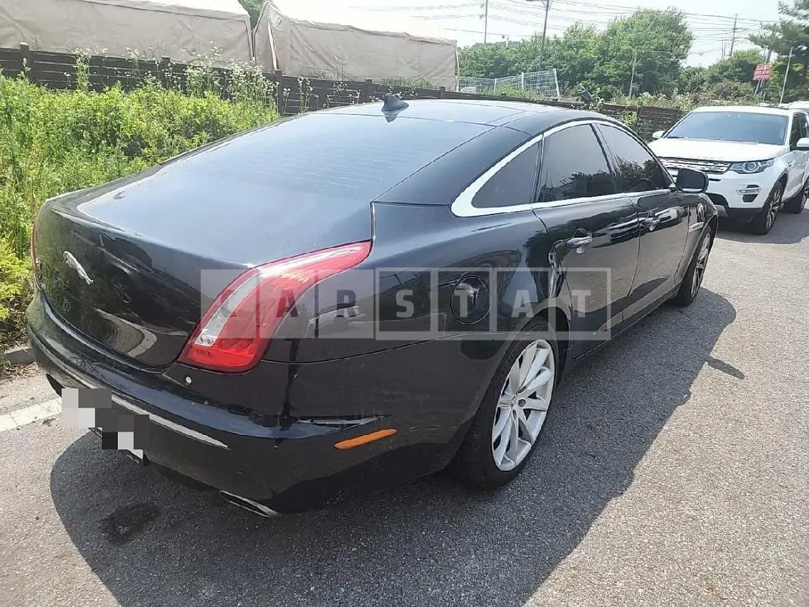 Photo 2 of 10: 2015 Jaguar XJ 3.0d — Korean insurance auction