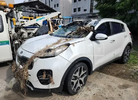 Photo 2 of 33: 2016 Kia Sportage, VIN KNAPN813BGK149827 — Korean insurance auction