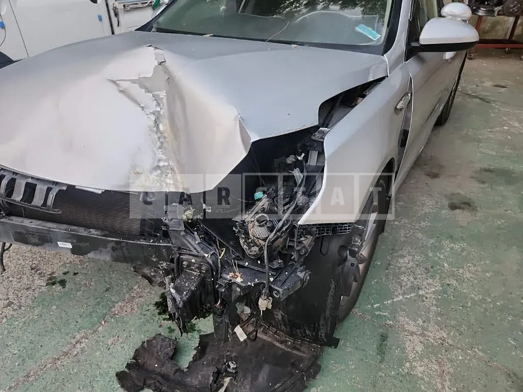 Photo 2 of 17: 2016 Kia K5, VIN KNAGU416BGA092531 — Korean insurance auction
