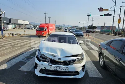 Photo 1 of 3: 2018 Kia K5, VIN KNAGU416BJA199535 — Korean insurance auction