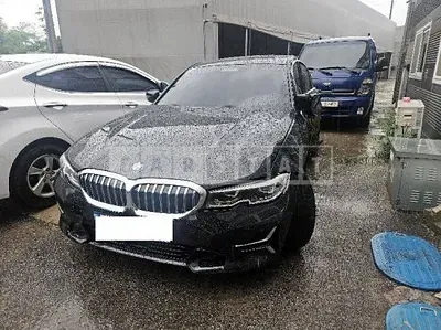 Photo 1 of 33: 2022 BMW 320i — Korean insurance auction