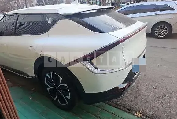 Photo 2 of 45: 2022 Kia EV6 — Korean insurance auction