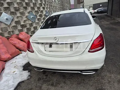 Photo 1 of 18: 2015 Mercedes-Benz C220 d, VIN WDDWF0EB6GF246731 — Korean insurance auction