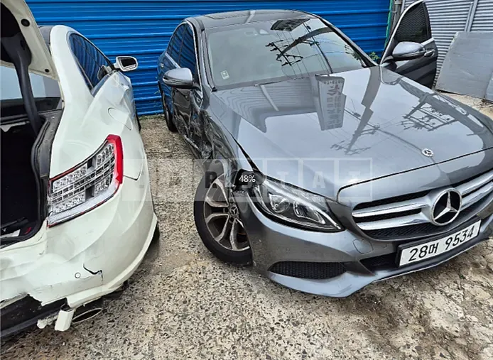 Photo 2 of 24: 2017 Mercedes-Benz C 200 — Korean insurance auction
