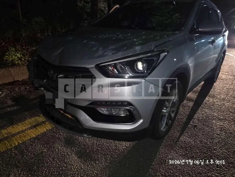 Photo 2 of 6: 2017 Hyundai Santa Fe DM — Korean insurance auction