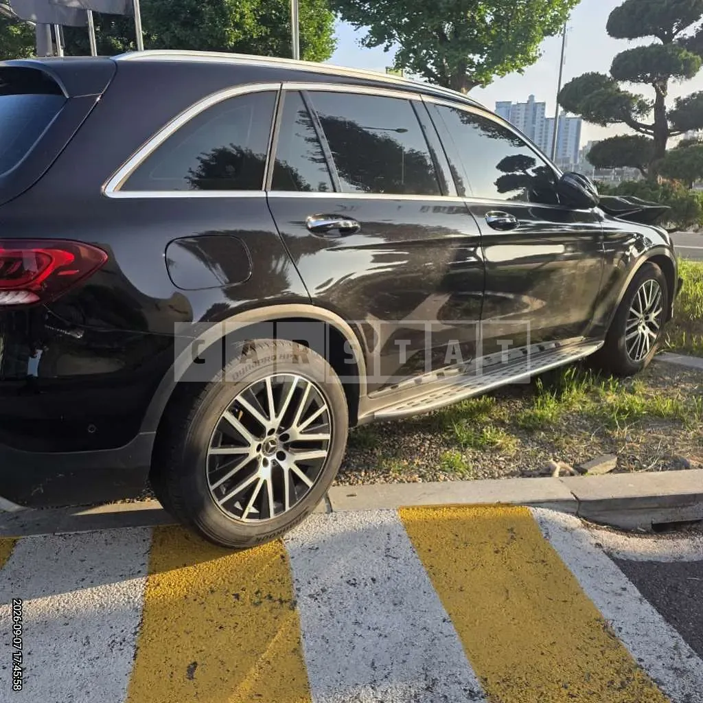Photo 2 of 27: 2021 Mercedes-Benz GLC220 d 4Matic — Korean insurance auction