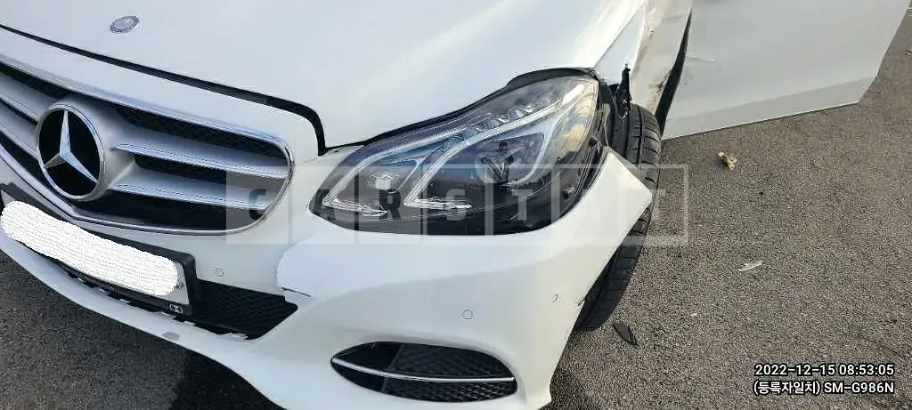 Photo 2 of 19: 2015 Mercedes-Benz E 300 4Matic, VIN WDDHF8BB8FB166557 — Korean insurance auction
