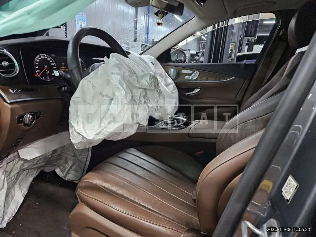 Photo 2 of 10: 2019 Mercedes-Benz E 300 4Matic — Korean insurance auction