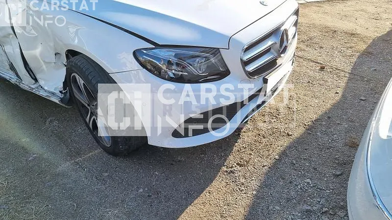 Photo 2 of 19: 2019 Mercedes-Benz E220 d, VIN WDDZF0EB1KA690277 — Korean insurance auction