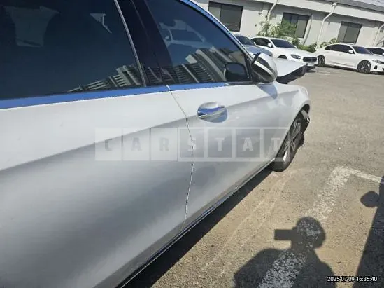 Photo 2 of 21: 2019 Mercedes-Benz E220 d — Korean insurance auction
