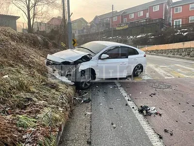 Photo 1 of 16: 2018 Hyundai IONIQ Hybrid, VIN KMHC751CGJU077217 — Korean insurance auction