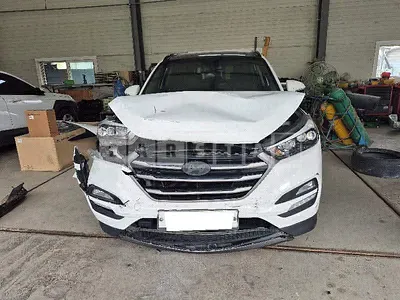 Photo 1 of 19: 2015 Hyundai Tucson, VIN KMHJ3815GGU120813 — Korean insurance auction