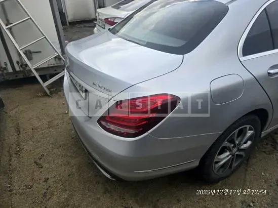 Photo 2 of 9: 2015 Mercedes-Benz C220 Blue Tec, VIN WDDWF0EB6FF100179 — Korean insurance auction