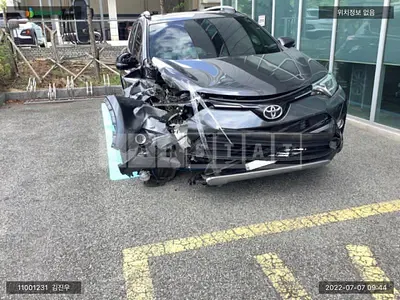 Photo 1 of 11: 2017 Toyota RAV4 2WD, VIN JTMYFREVXHD104896 — Korean insurance auction