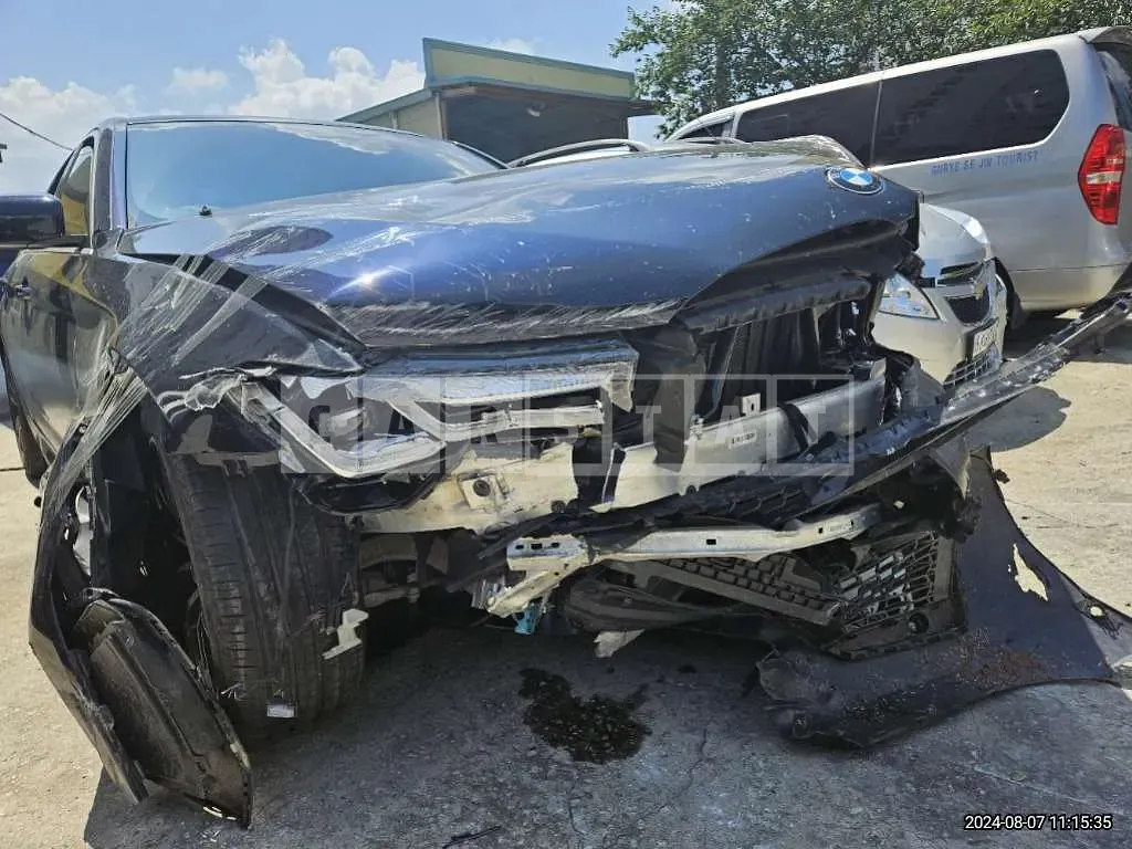 Photo 2 of 16: 2021 BMW 520i — Korean insurance auction