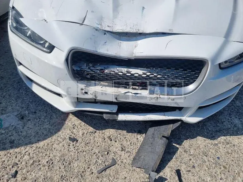 Photo 2 of 12: 2016 Jaguar XE 2.0d — Korean insurance auction