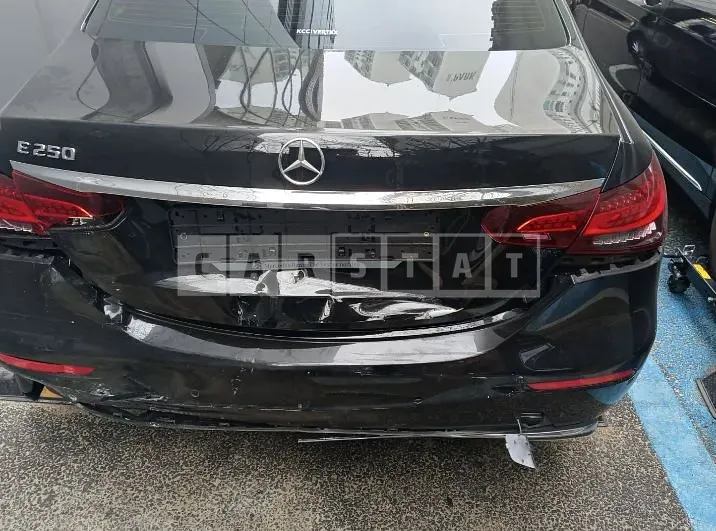 Photo 2 of 14: 2021 Mercedes-Benz E250, VIN W1KZF4FB3MA989343 — Korean insurance auction