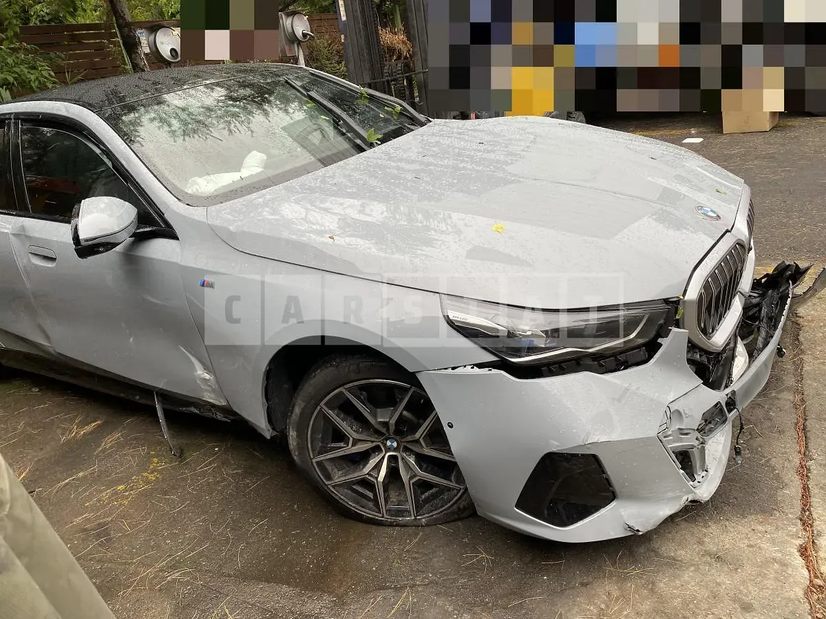 Photo 2 of 6: 2024 BMW 520i — Korean insurance auction