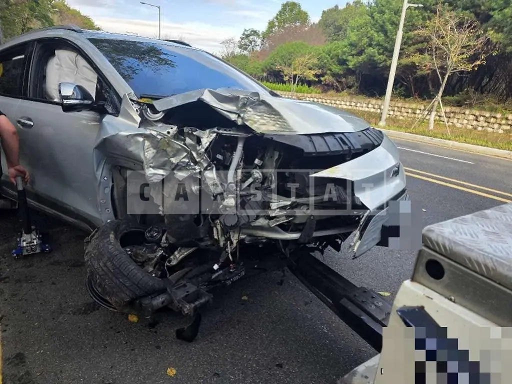 Photo 2 of 16: 2022 Chevrolet Volt Electric Car — Korean insurance auction