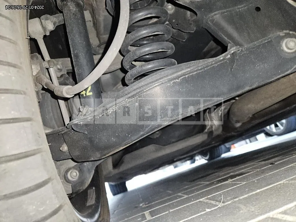 Photo 2 of 32: 2015 Mercedes-Benz E220 BlueTec, VIN WDDHF0AB6GB239929 — Korean insurance auction