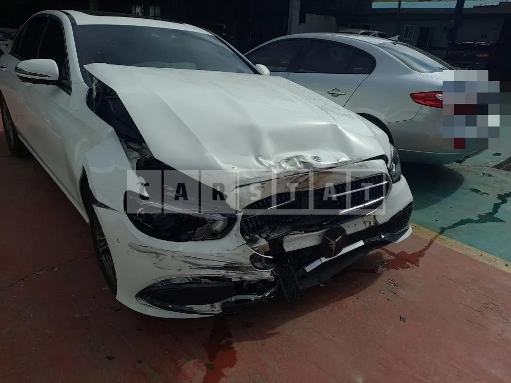 Photo 2 of 15: 2022 Mercedes-Benz E350 4Matic, VIN W1KZF8GB7NB023644 — Korean insurance auction