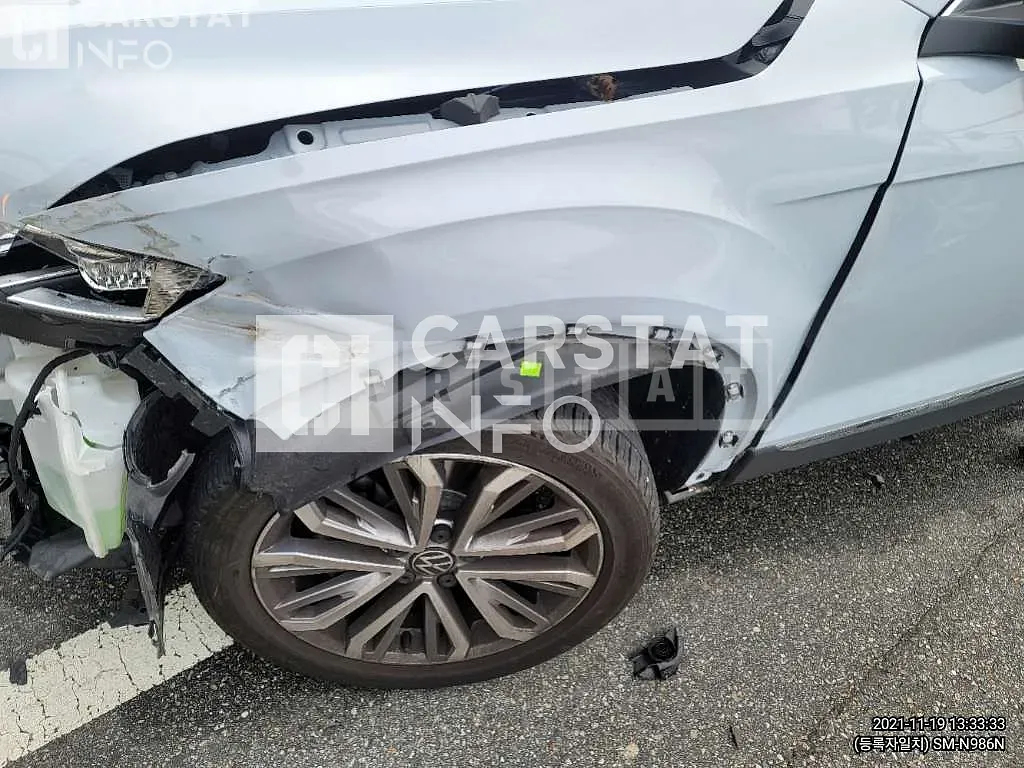 Photo 2 of 14: 2021 Volkswagen T-Roc 2.0 TDI, VIN WVGZZZA1ZMV033811 — Korean insurance auction