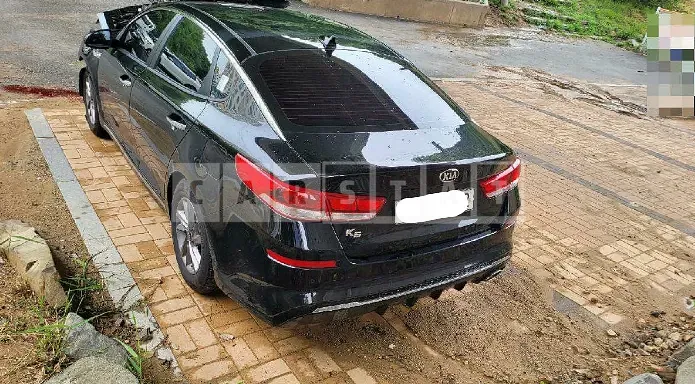 Photo 2 of 8: 2019 Kia K5, VIN KNAGS416BKA288705 — Korean insurance auction