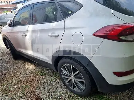 Photo 2 of 8: 2016 Hyundai Tucson, VIN KMHJ3815GGU026841 — Korean insurance auction