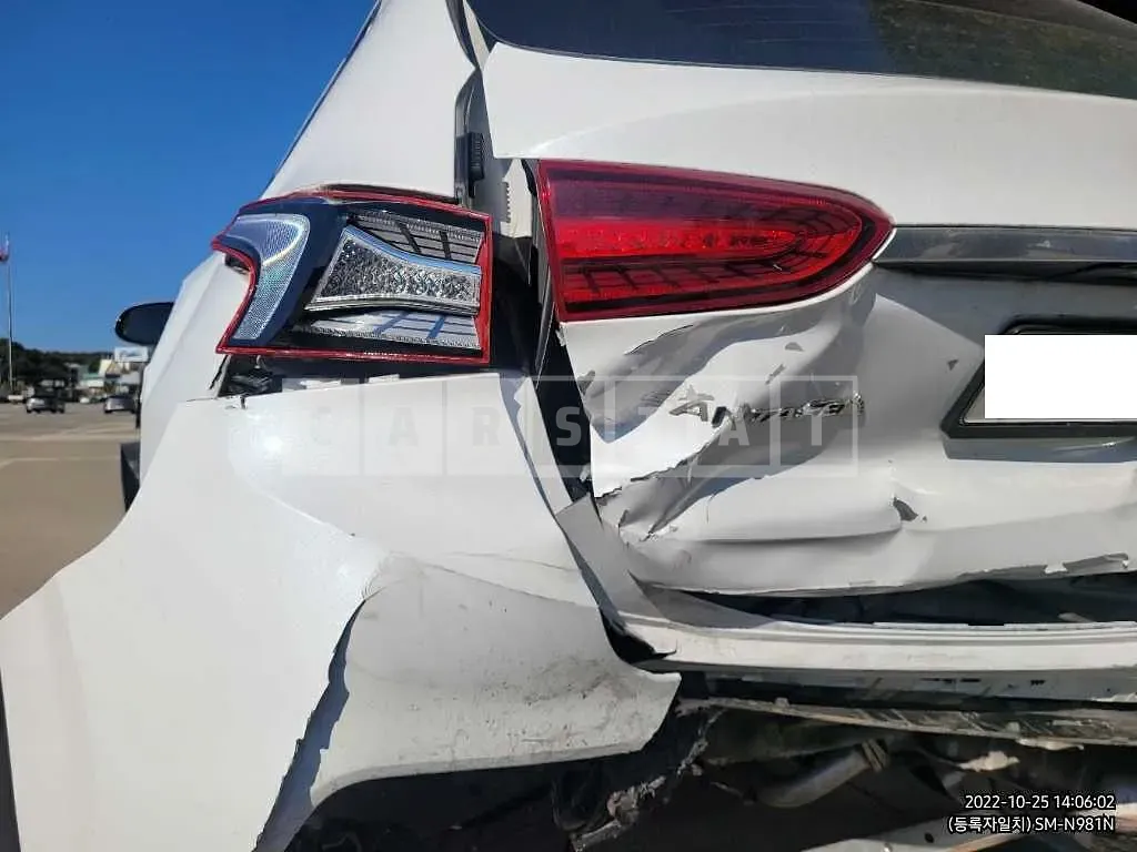 Photo 2 of 26: 2019 Hyundai Santa Fe, VIN KMHS281BBKU058365 — Korean insurance auction