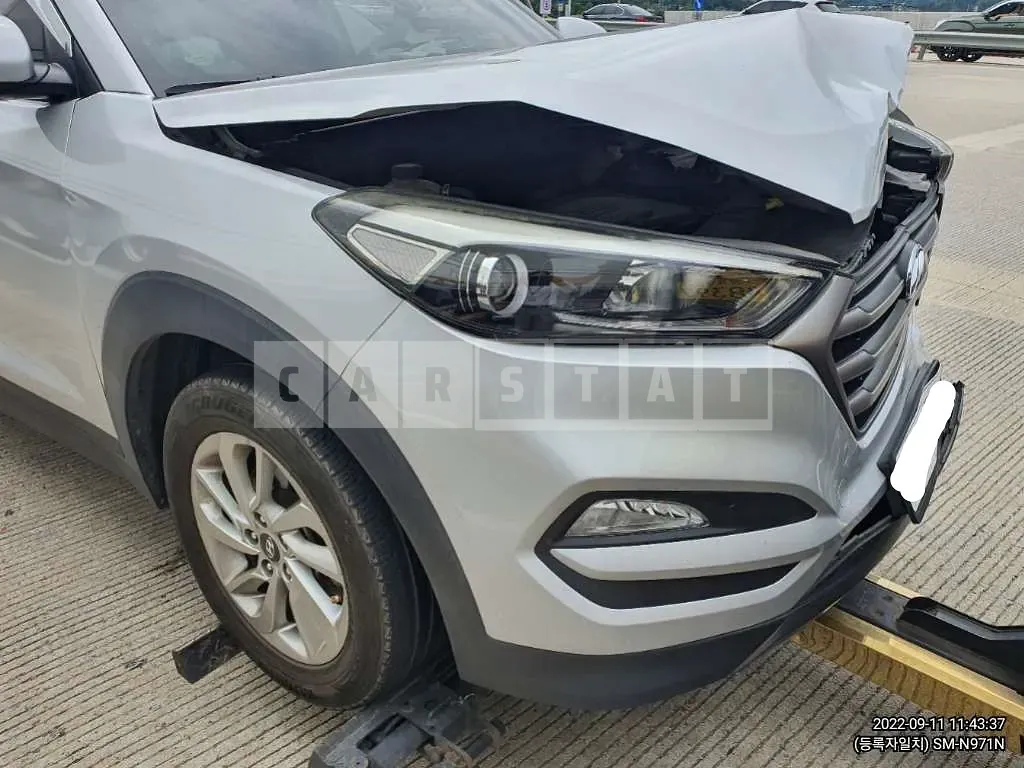 Photo 2 of 7: 2016 Hyundai Tucson, VIN KMHJ3815GGU016567 — Korean insurance auction